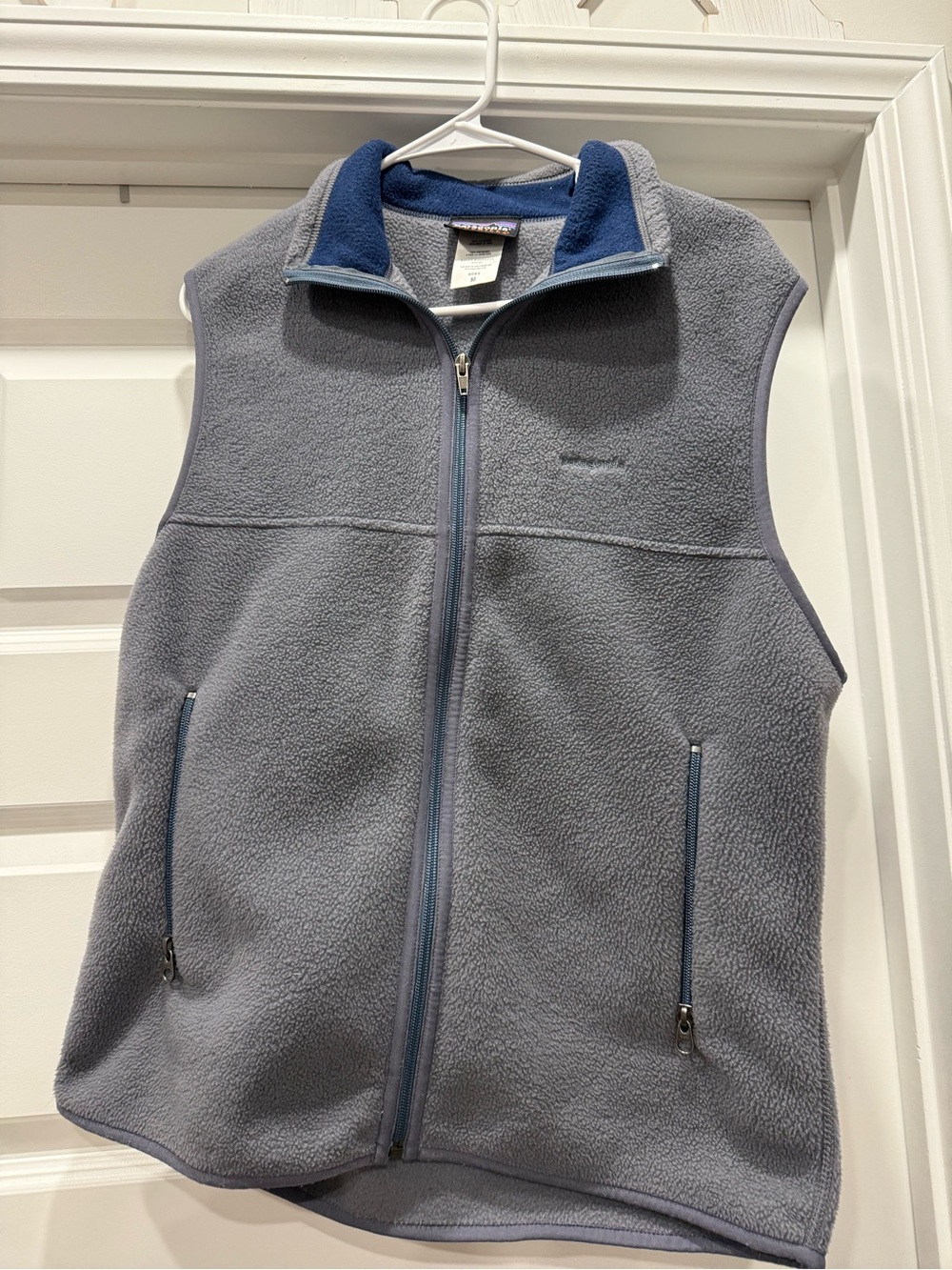 Patagonia Men’s Light Gray Fleece Vest with Navy Trim